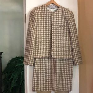 Designer Evan Picone herringbone vintage wool suit. Size 14